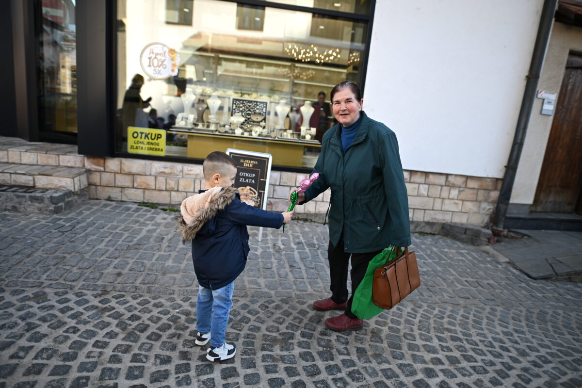 Tešanj: Kindergarten boys prepared an emotional surprise for women