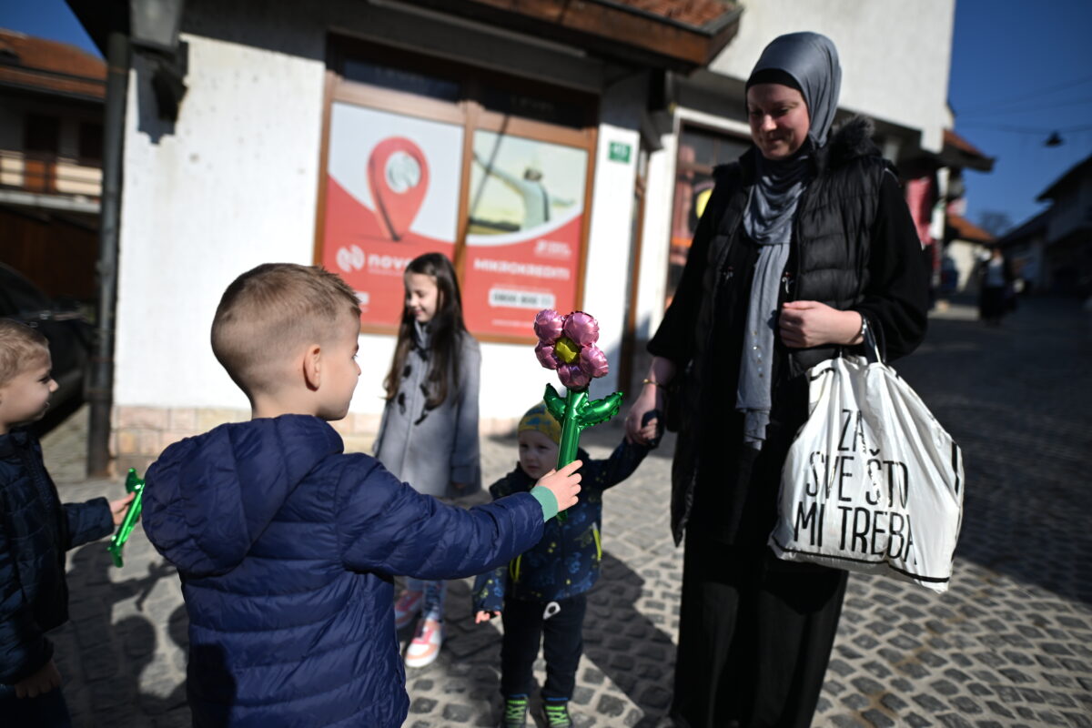 Tešanj: Kindergarten boys prepared an emotional surprise for women