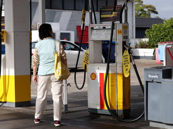 Australia temporarily cuts fuel tax due to rising costs