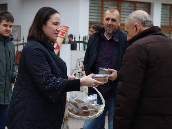 Benjamina Karić handed out baklava after Eid prayer