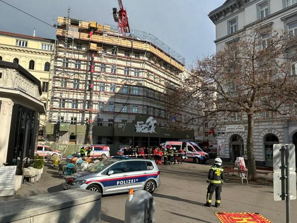 Four dead in falling scaffolding in Vienna