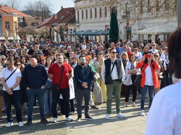 On the second day of doctors’ protests in Tuzla, the union warns of a possible strike
