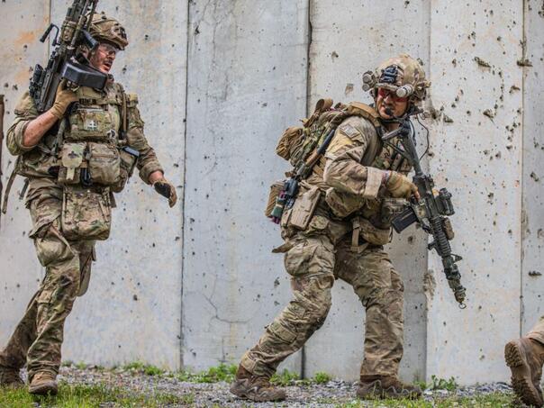 Elite US ground forces arrive in the Middle East