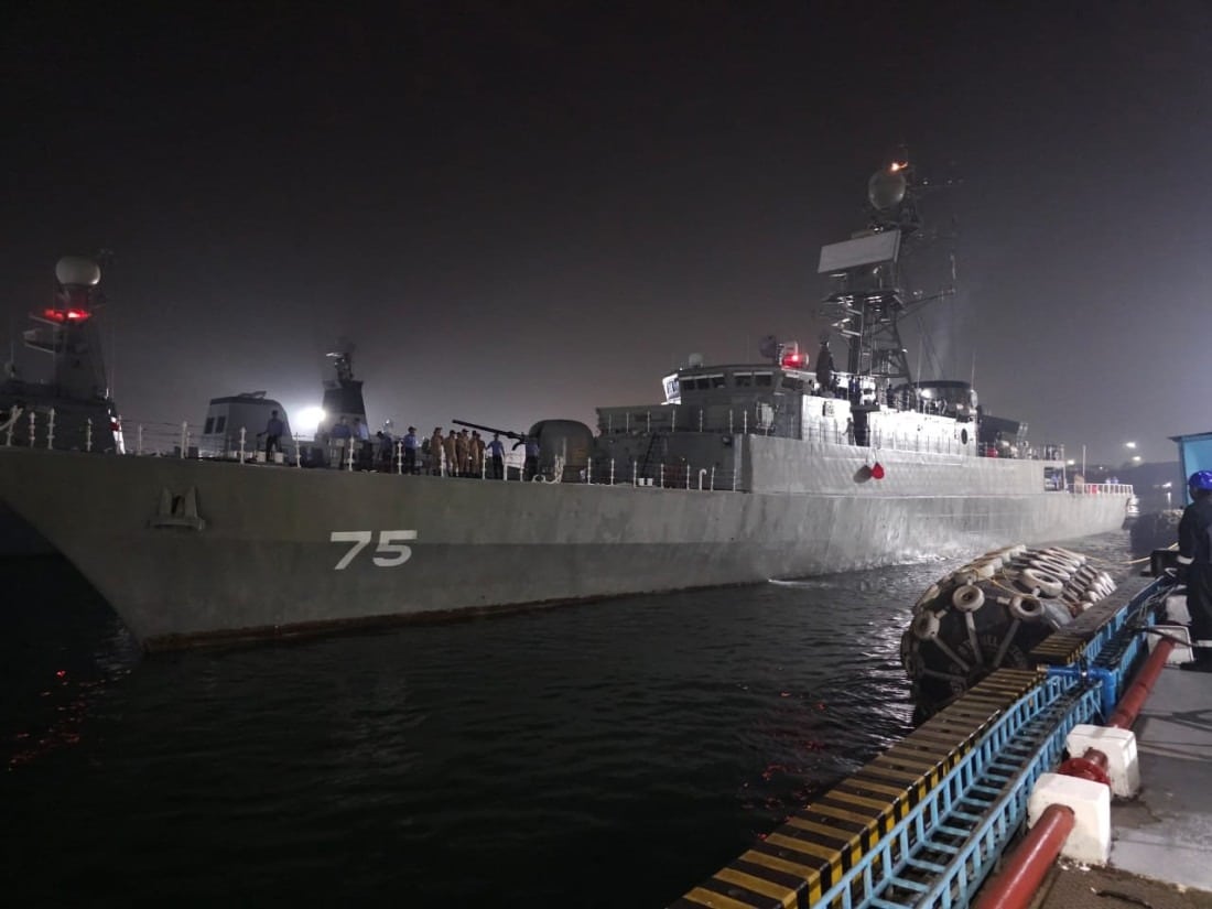 Submarine attack on an Iranian frigate near Sri Lanka: More than 100 people missing, major rescue operation underway