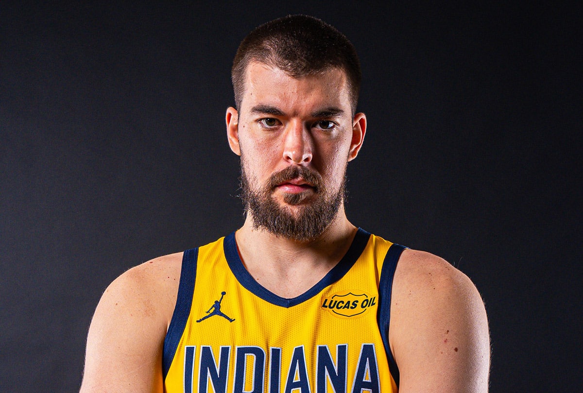 Zubac debuted for Indiana, the Pacers were defeated by the Suns