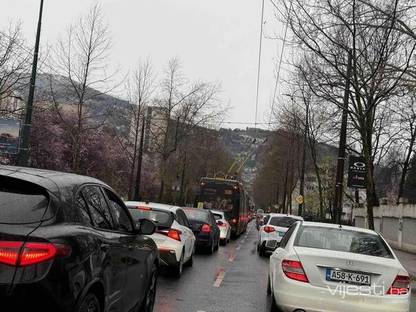 Kilometer columns: Traffic collapse in Sarajevo