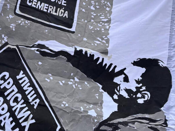 The maniacs showed "disputed" the flag from Pecare