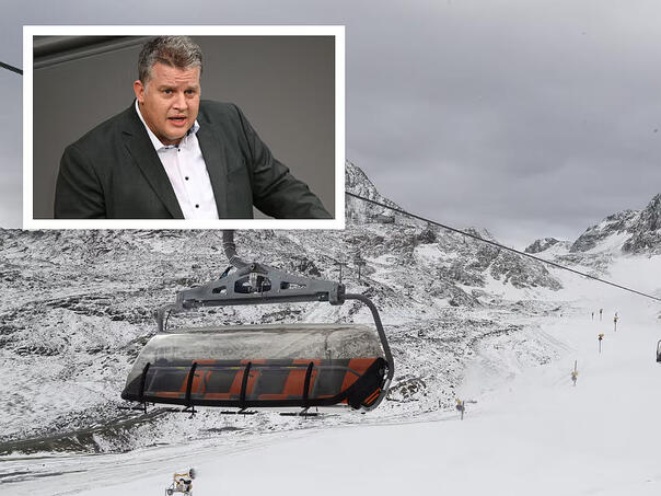 A well-known politician fell on a ski slope, died in hospital