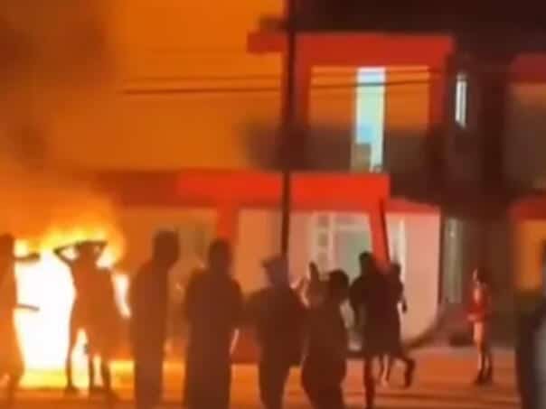 Protests in Cuba escalated: Demonstrators looted the building of the Communist Party