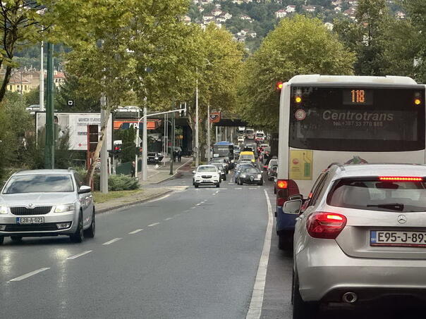 Roads in Bosnia and Herzegovina are passable this morning without significant disruptions or difficult traffic