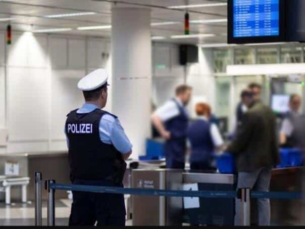 The police found a knife on a passenger on the plane to Banjaluka