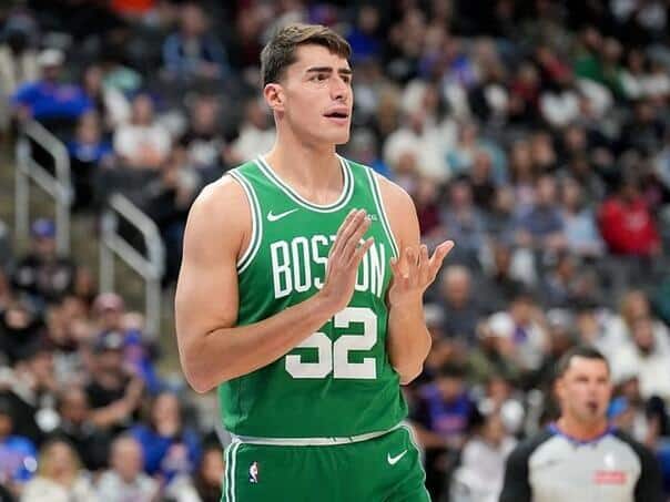 Modest game by Garza in Boston’s loss to Charlotte