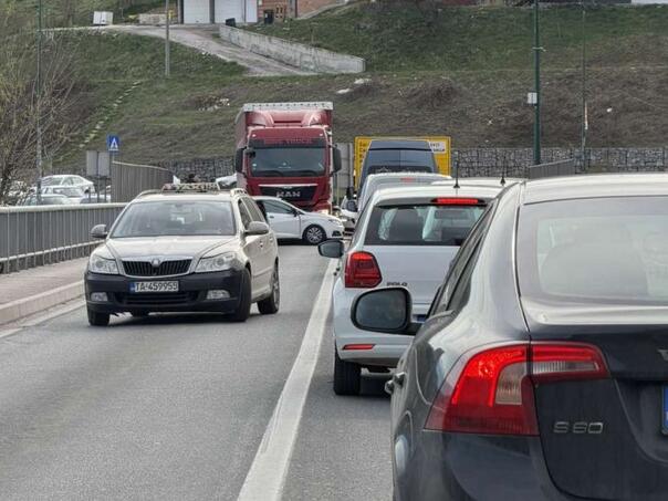 Collision on the Vogošćanska loop: Huge columns of vehicles formed