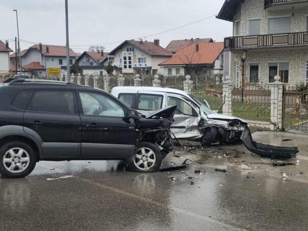 Serious accident near Čelić: Three people injured