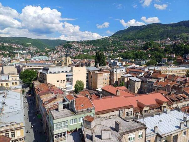 In Bosnia and Herzegovina, the temperature today is from -5 to +21 degrees