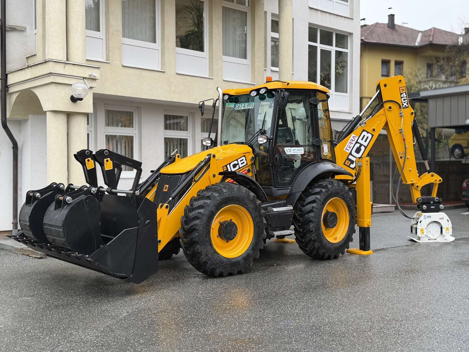 JP RAD Tešanj received a new JCB excavator: Greater efficiency and faster repair of defects