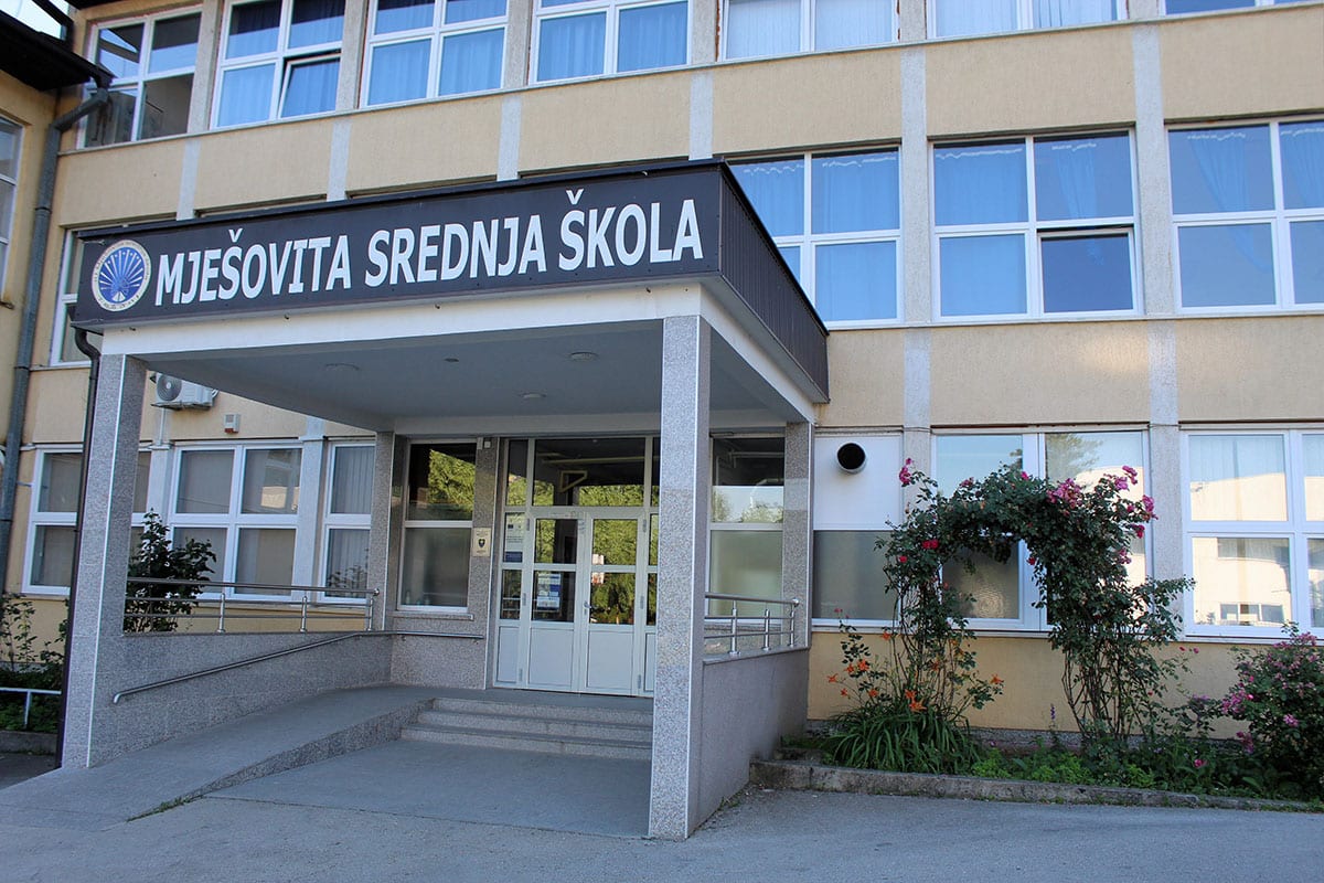 Great results of the students of MSŠ Tešanj: Success of computer scientists and textile workers at the cantonal and international competition