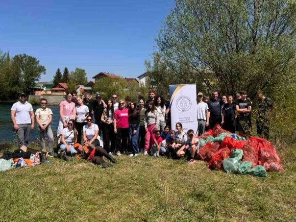 The Una cleaning action brought together students, institutions and the local community