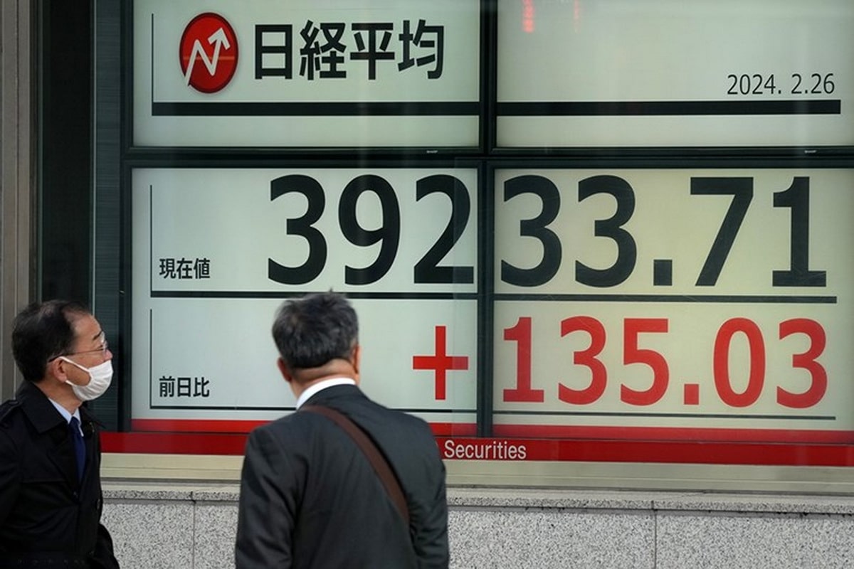 Indices fall after Trump’s threat to block Hormuz