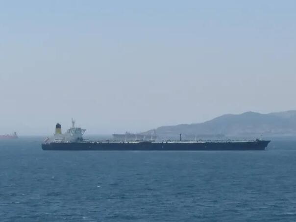 Ships sail through the Strait of Hormuz despite the US blockade