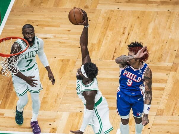 The Celtics beat the 76ers, Garza used the minutes
