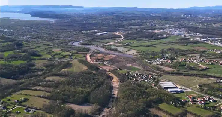 The first section of the road between Sarajevo and Tuzla is under construction, see the construction site