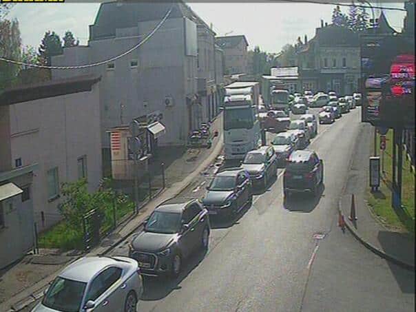 Long lines of vehicles at four border crossings