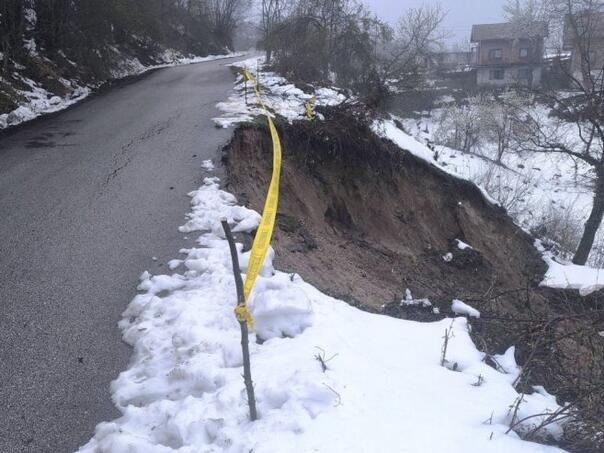 A landslide near Snagov threatened the Zvornik – Crni Vrh road