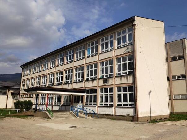 False reports of bombs in ten schools in Jajce