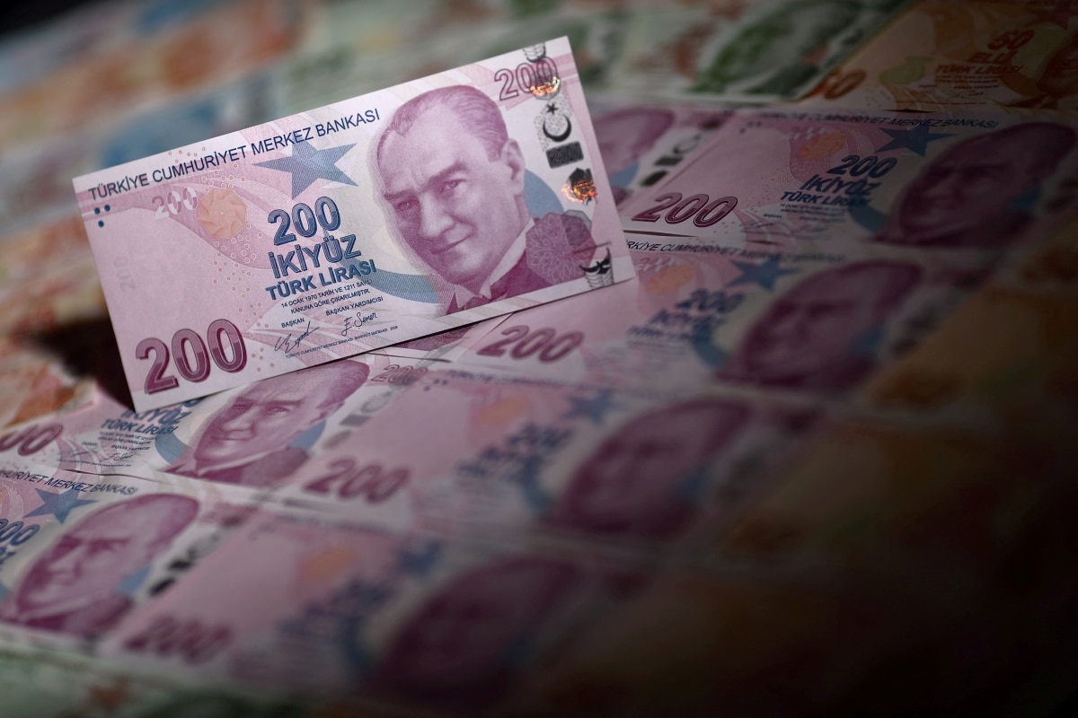 Record drop of the Turkish lira against the dollar