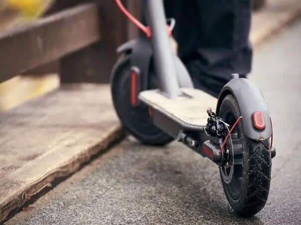 A minor on a scooter seriously injured a pedestrian in Zenica