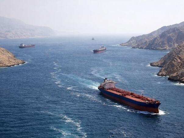 Insurers offer a billion dollars for navigation through the Strait of Hormuz