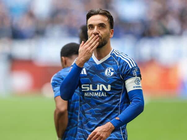 Schalke celebrated in front of their fans without Dzeko and Katić