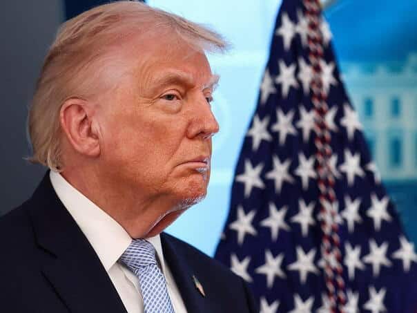 Trump claims that the Iranian navy is destroyed, threatens to sink all ships