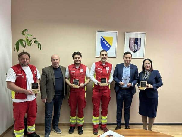 Uk and Hasanović hosted the winning ambulance team after the regional success