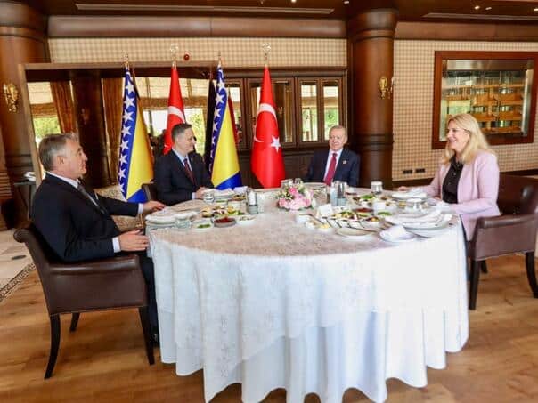 Video: Members of the BiH Presidency at breakfast with Erdogan