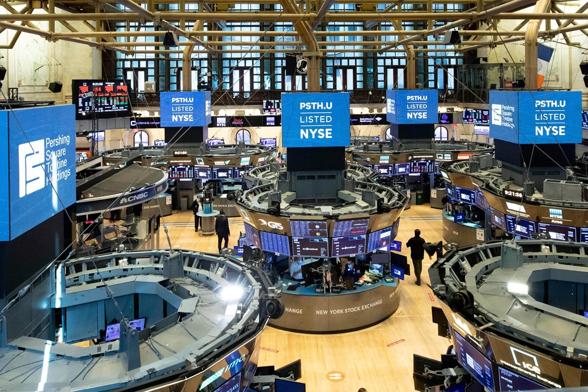 Indices fall, software stocks on sale target