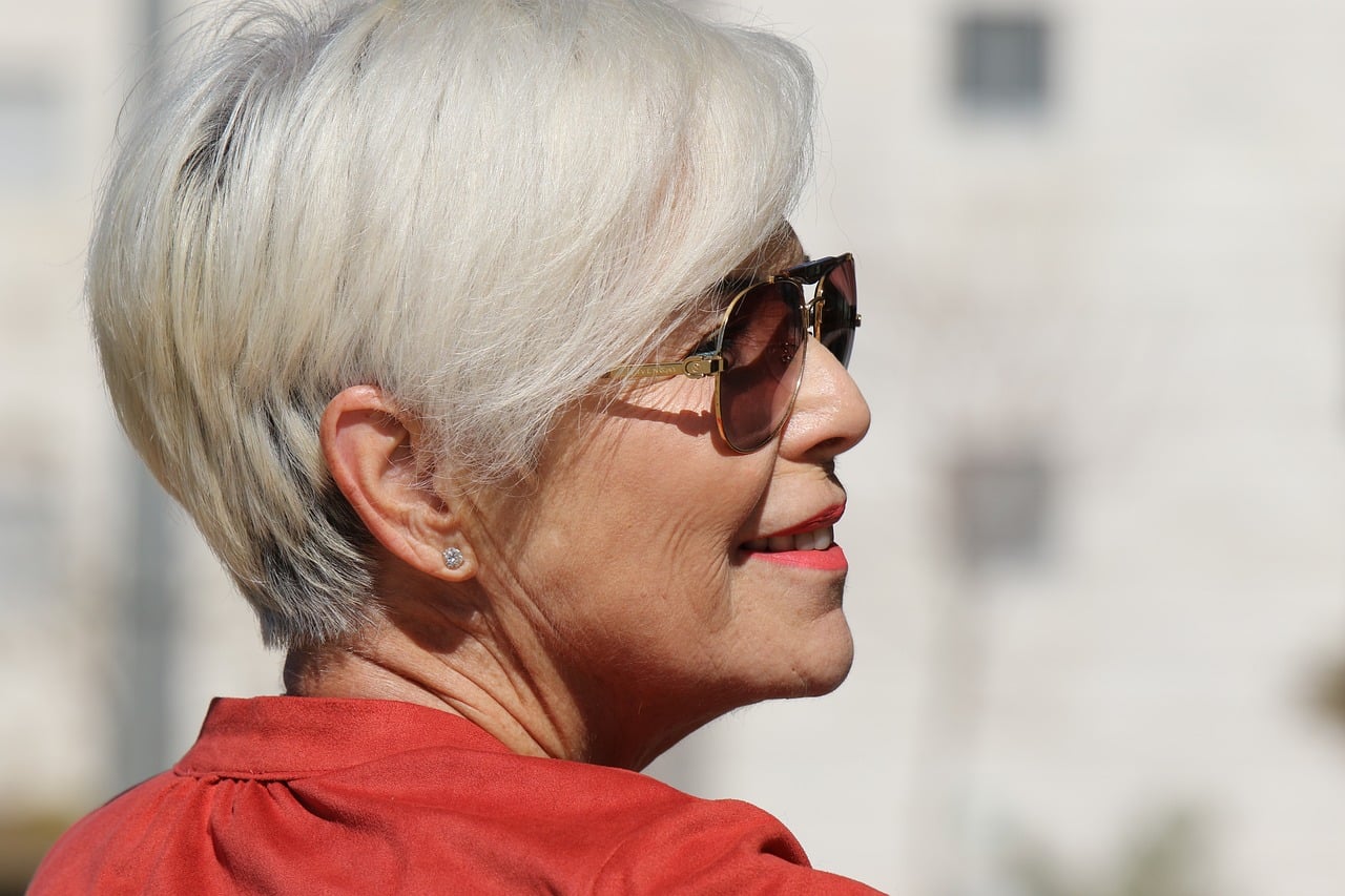Retirement in BiH and the world: Where do women retire at 49 and men at 52, and in which country at 70