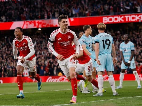 Arsenal on the way to the title: The Gunners took the top of the Premier League