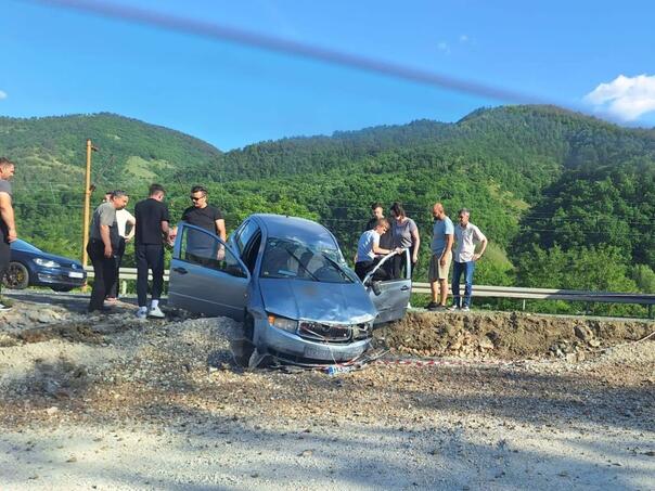 The car overturned near Žepč, the injured were transferred to the Health Center