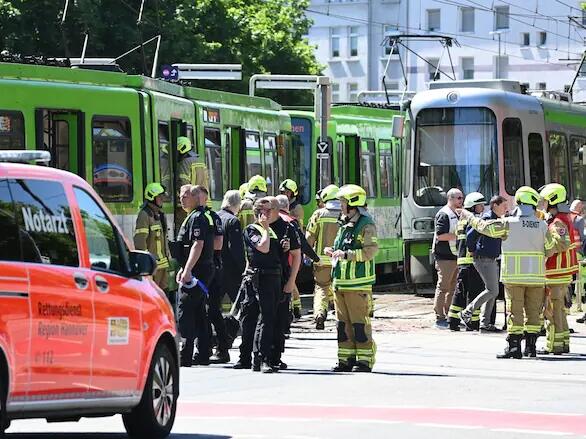 Ten injured in the collision of two trams in Hanover