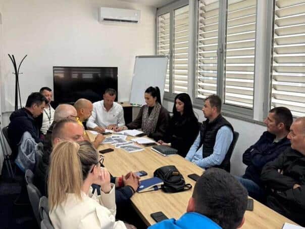 Ecological action in NP "Una" gathers numerous participants