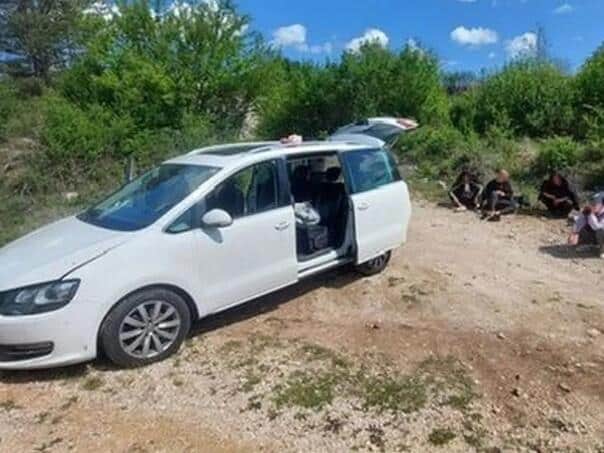 The border police exposed the smuggling of migrants, two Chinese were arrested