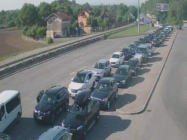 Crowds at the northern border crossings of Bosnia and Herzegovina: Numerous and works on the roads