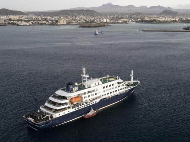 Cruise ship with passengers infected with hantavirus reached Tenerife