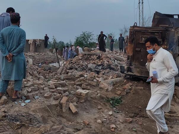 Bloody market attack in Pakistan: Seven dead, including police officers