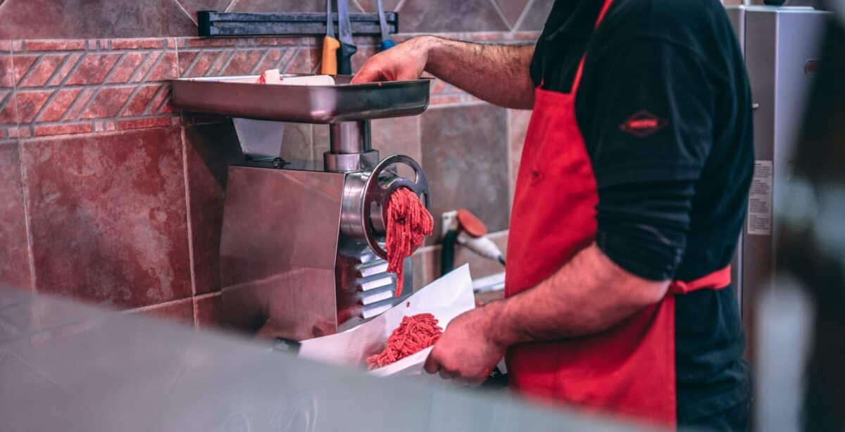 Inspectors ‘combed’ butcher shops: They discovered two facilities that were operating without a license. They imposed fines of up to 307,400 KM
