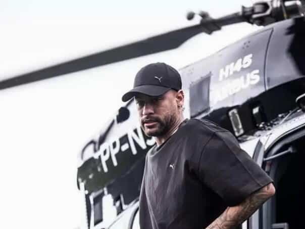 Neymar arrived at the national team gathering by helicopter