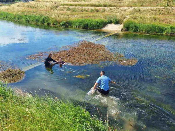 Police officers saved a woman from drowning in Trebišnjica