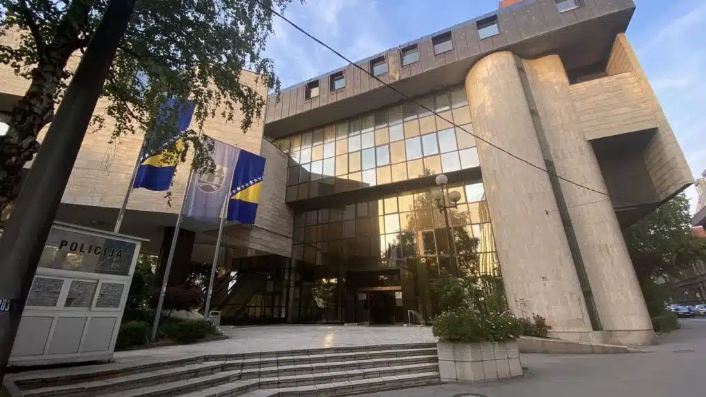 In the FBiH, 10,000 jobs were lost in 15 months, but not in the institutions, there is a pattern of corruption.